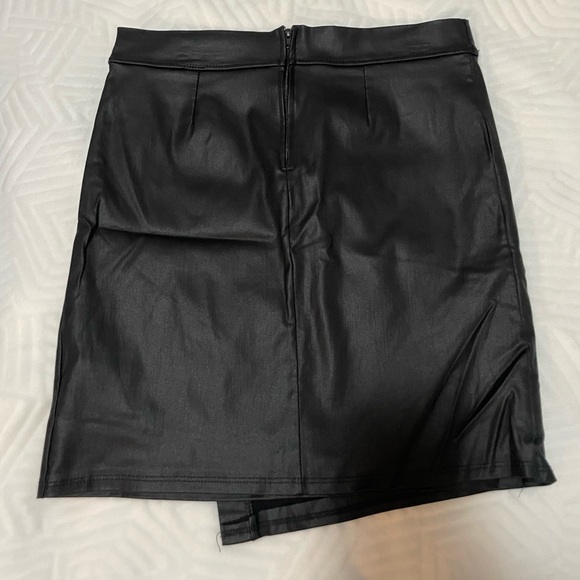 TEEN Windsor "Pleather" mini skirt SZ XL (Runs Small) - Picture 5 of 5